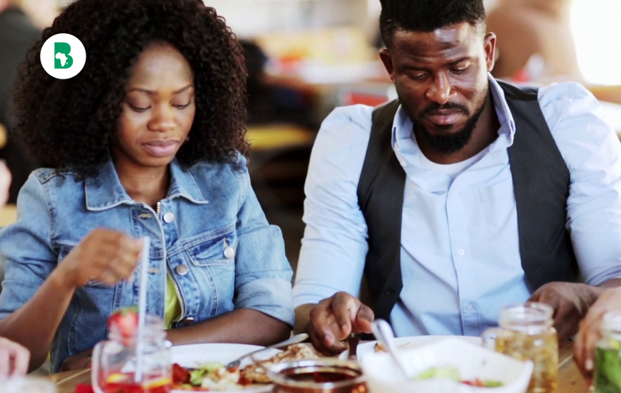 Selon une étude une femme sur trois sort avec un homme seulement pour la nourriture gratuite