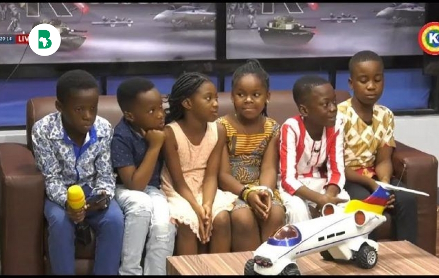 7 enfants fabriquent une ''voiture avion'' contrôlée par une application-Vidéo